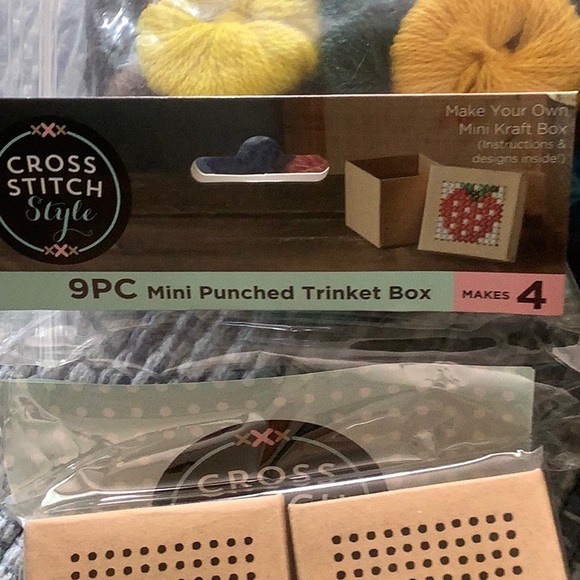 2 craft sets cross stitch plus string - Picture 3 of 12